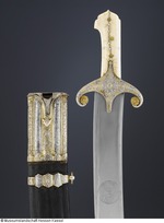 Säbel mit Griff aus Walrosszahn, Gefäß und Scheide mit Montierungen aus teils vergoldetem und nielliertem Silber