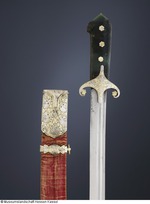 Prunksäbel mit Griff aus Jade, die Montierungen des Griffes und die Beschläge der mit rotem Samt bezogenen Scheide aus teilweise vergoldetem und nielliertem Silber